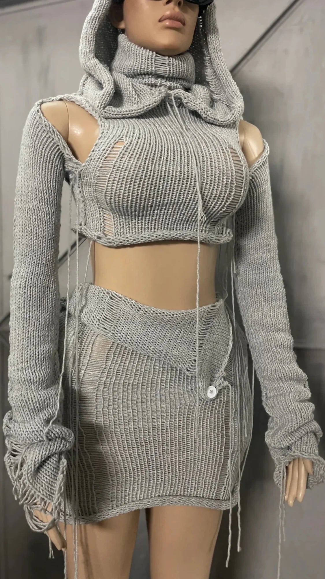 BLAIDY TOP WITH SLEEVES