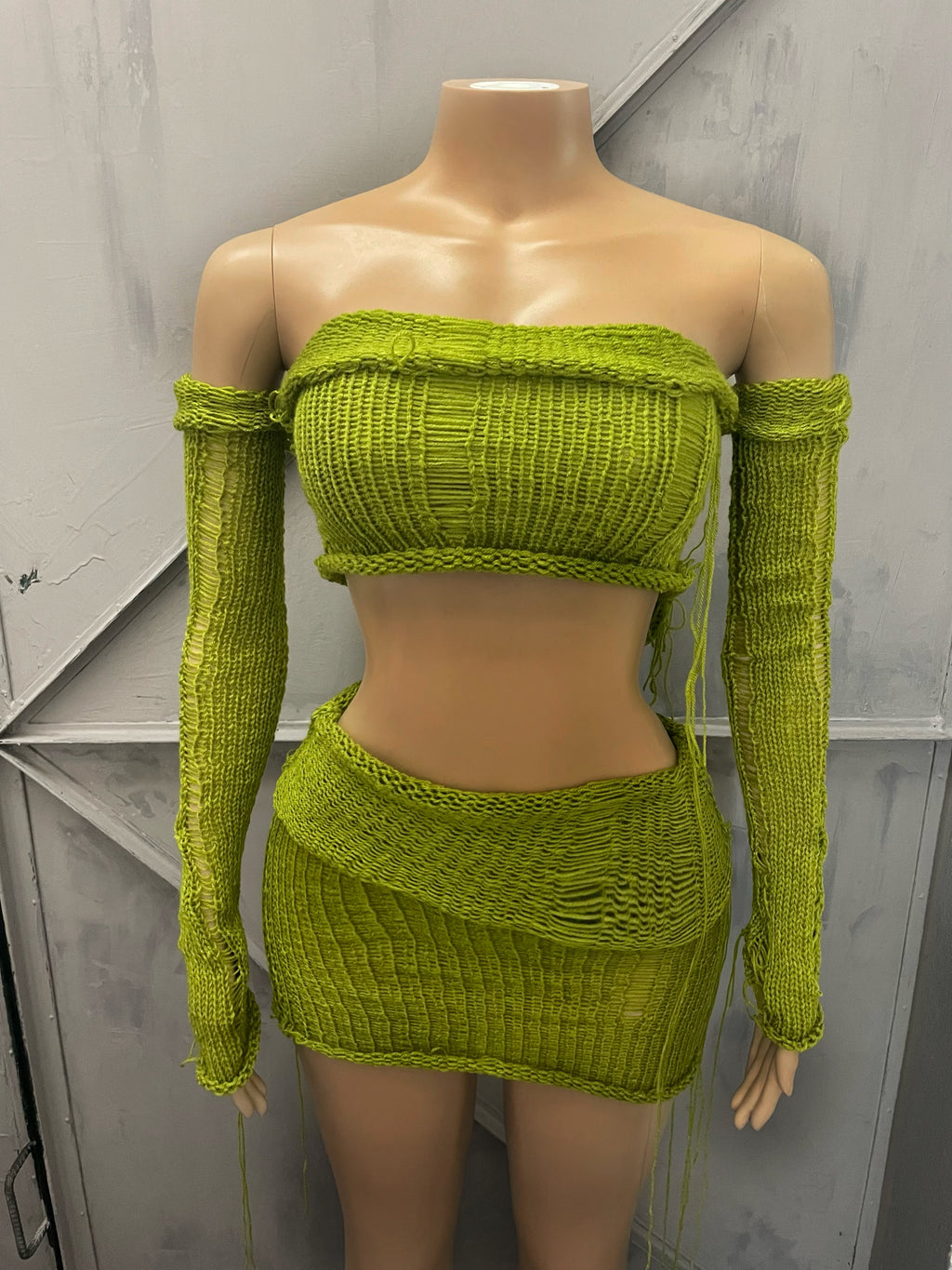 KIM SET WITH SLEEVES