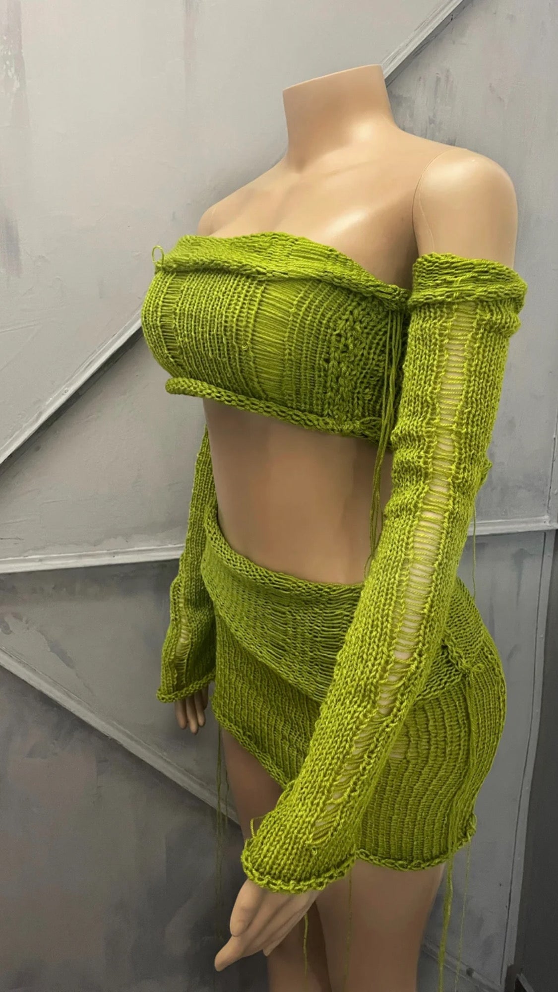 KIM SET WITH SLEEVES